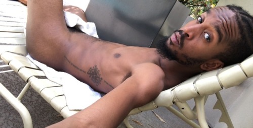 savagetiingz:  A little sun therapy