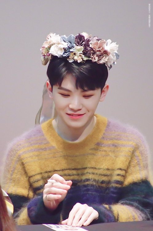 wooziupdates:© woozis moment | 190202 Fansign at S-Plex Center [1,2,3,4]