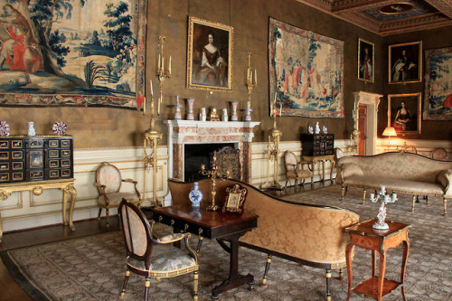 cair–paravel:Chirk Castle, Wales, built in 1295 by Roger Mortimer de Chirk as one of the fortr