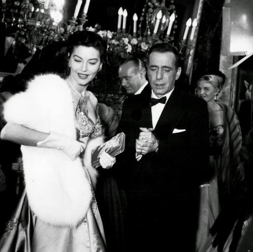 petersonreviews: Ava Gardner and Humphrey Bogart at The Barefoot Contessa premiere, 1954 