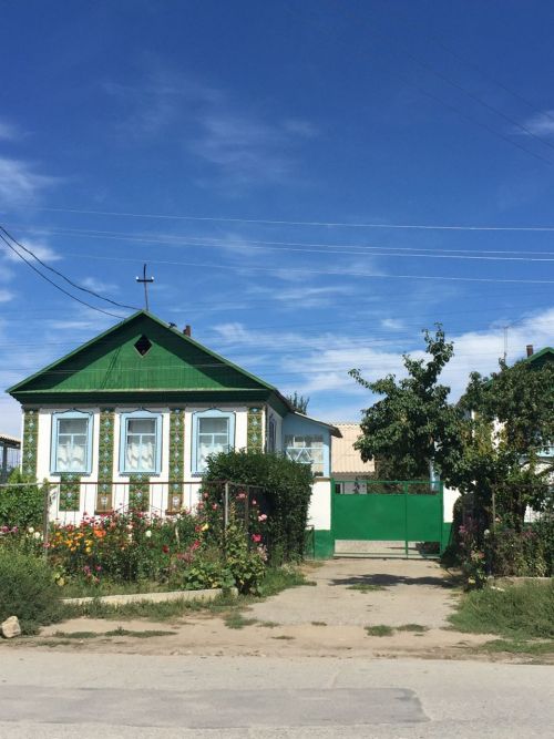internationalwardrobe:russian house in naryn, kirgisistan 