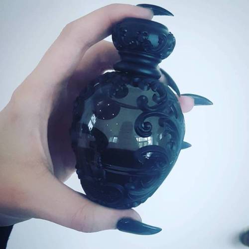 #sinner #claws #katvond #stilletonails #nails
