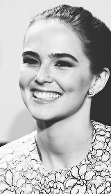 justshadowworld:  Zoey Deutch at the 2014 Vanity Fair Young Hollywood Party  