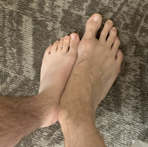 guysbigfeet: 16US vs 9USIG: size16feet94