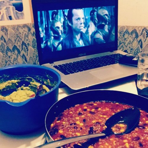 Everything I need! Chile con carne, guacamole and Lord of the rings #chileconcarne #guacamole #lordo