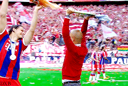 dxbayern:  FC Bayern München: professional footballers  beer shower throwers 