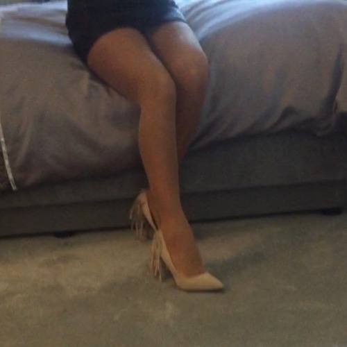 Sexy tan./nude tights. They feel sooooooo sexy x x xx x x #mytights #mypantyhose #myworntights #myw