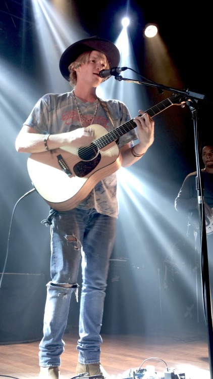 Check out my pics from Cody Simpson’s show at The Opera House in Toronto last night (April 7, 2015).