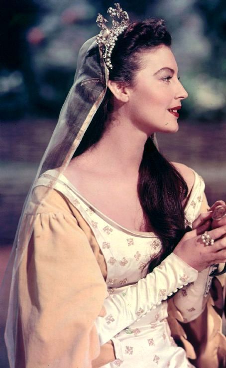 mistresspendragon:Awesome Ava Gardner as Ginevra/Genever/Guinevere Pendragon in “The knights of the 