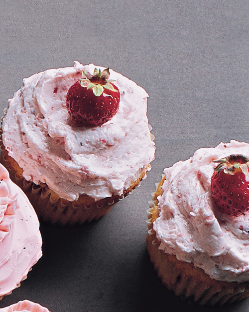 Strawberry Cupcakes Ingredients: 2 ¾ cups all-purpose flour ½ cup cake flour (not self