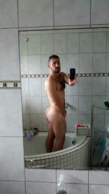 cub-buns:  cazzogrande:  cazzogrande  BOOOOOOOOOOOTY!