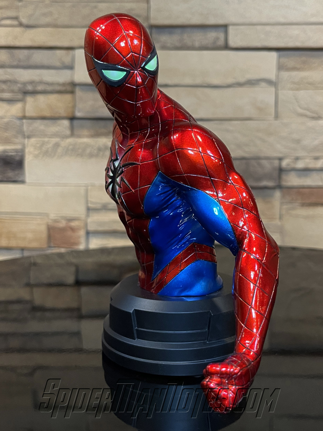 Gentle Giant Spider-Man Red & Blue Mini Bust Announced! - Marvel