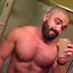 nonspecific84:  daddybearlarry:  cornfedmusclepup:  I don’t think I can pull off a shaved head  Looks great!  I don’t think you can pull off my clothes fast enough.