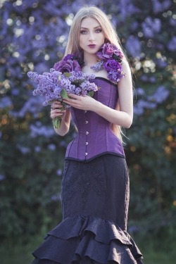 gothicandamazing:  Model,photo,corset designer: AbsentiaSkirt: Punkrave  HEREWelcome to Gothic and Amazing |www.gothicandamazing.com