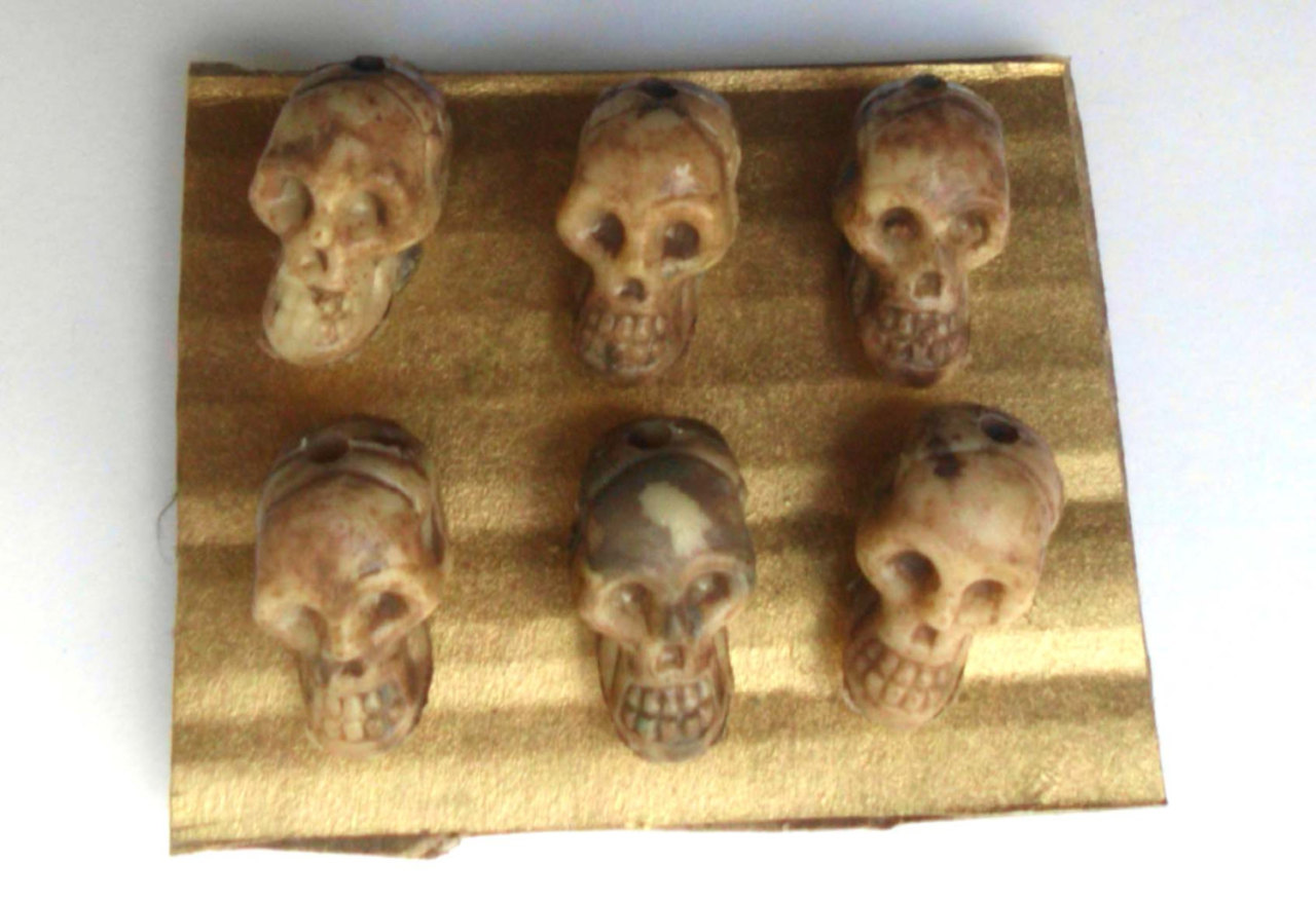 Check out more pics of these skull push pins here
Push Pins, Thumb tacks, thumbtacks, Skull, Creepy, office, stocking stuffer, student, skeleton, gothic, head, push pins