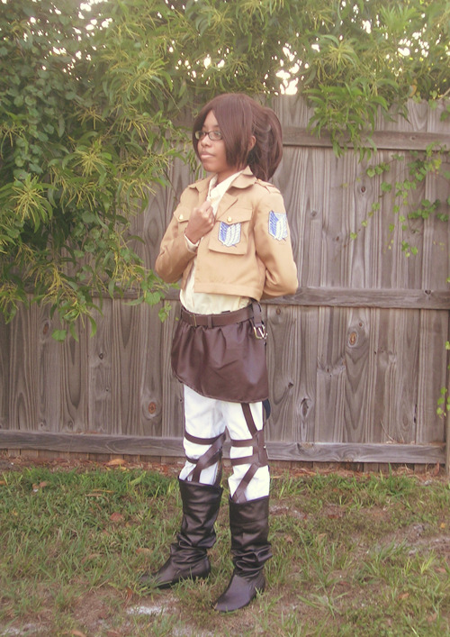 So I felt like cosplaying Hanji today 