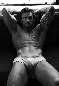 guys-with-bulges:  Stuart Reardon leaves very little to the imagination. See him almost nude (with the stem of his dick) here.  Hot