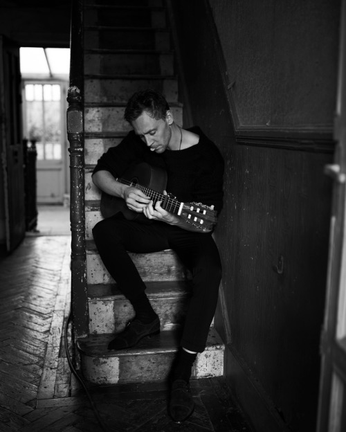 torrilla:  Tom Hiddleston by Jason Hetherington (x)