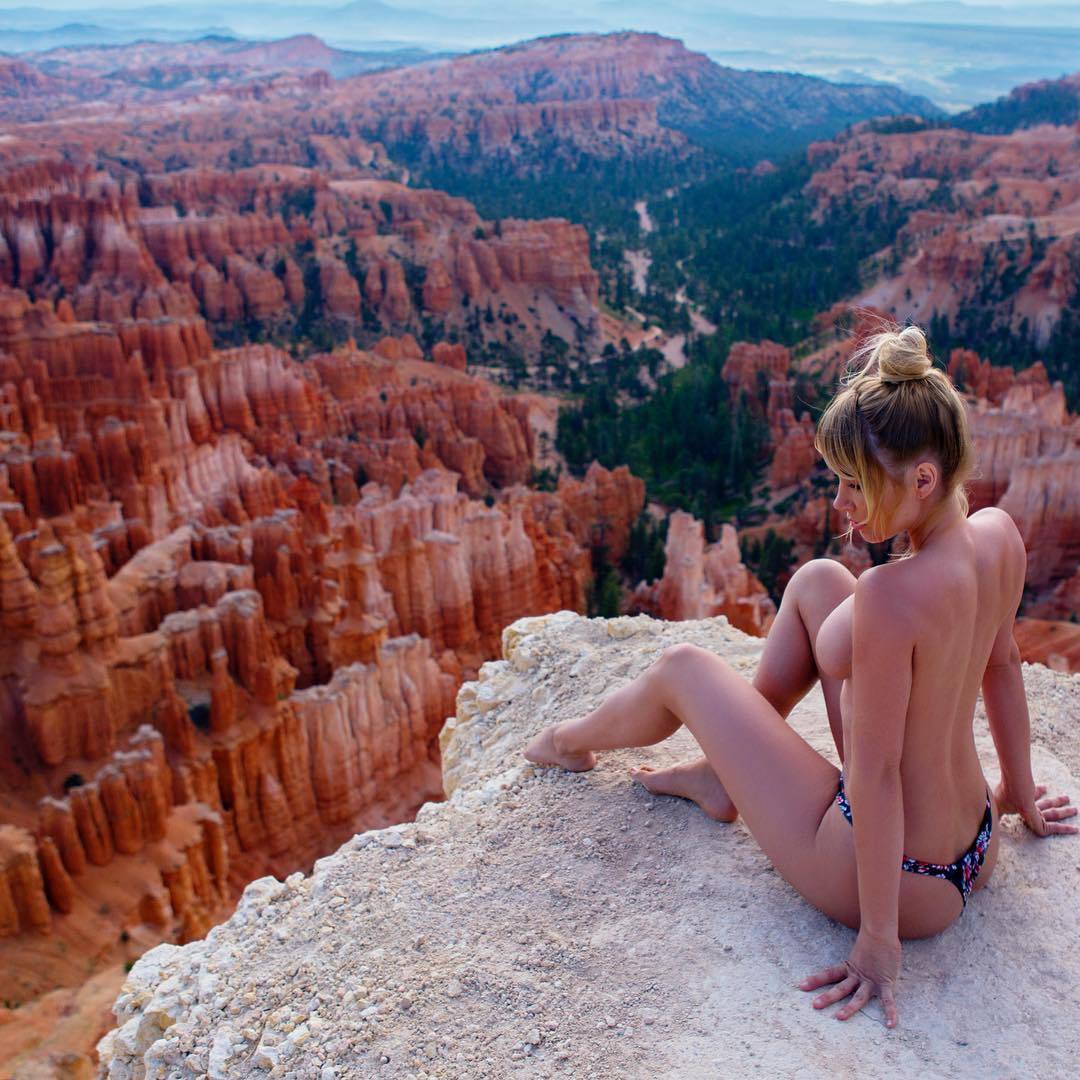 serresnews:  Sara Jean Underwood is known as Playboy’s Playmate of the month July