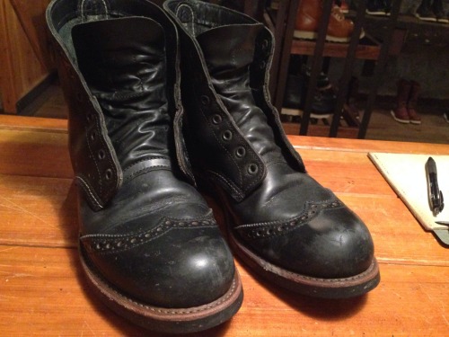 red-wing-shoes-taiwan:  好的皮革只需要簡易的保養，就能記錄鞋主人的故事。 