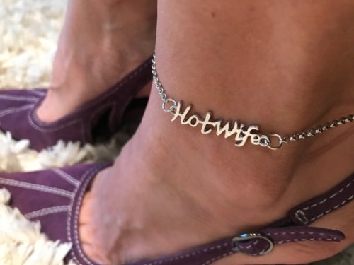 lovemyslutwifey:Ordered this anklet for the wife.