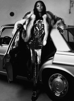 thefashionbubble:  Naomi Campbell in Givenchy.