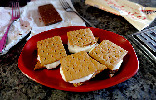 foodluxury:  Love Food? This blog is for you. 