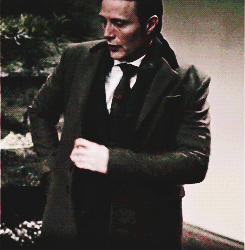 lecterings:  [hannibal meme] 6 outfits► [1/6] that freaking coat   Can I have