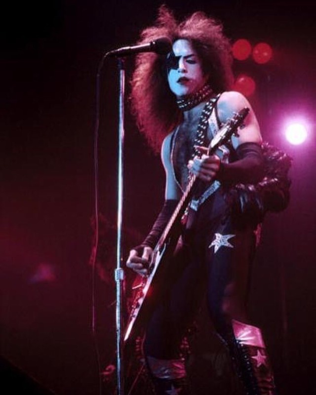 Posted @withregram • @acefrehleysshadow #Kisstory Photographer: Fin Costello February 1, 1976Richfield (Cleveland), OH 🇺🇸Richfield ColiseumPromoter: Belkin ProductionsOther act(s): Hydra (opener)Reported audience: ~13,000 / 17,500 (74.29%)Set