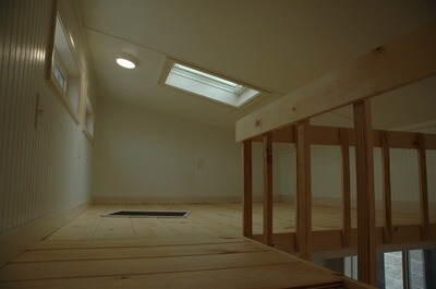 hippielady:  tinyhousedarling:  Shed Roof from Tiny Idahomes   [http://www.tinyidahomes.com/photos.html#]