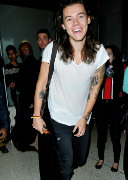 fuckyeahzarry:  Harry at LAX - 1/20 