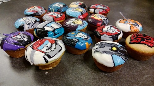 goddamnitriot:  blackunic0rn:  It’s Reading Week, I love Transformers: More Than Meets the Eye & I have a history of doing nerdy things with cupcakes for my boardgaming crew. Thanks to Dean for whipping the batter & letting me occupy his