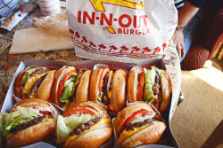 🍟🍔 on We Heart It http://weheartit.com/entry/96397667/via/giu_carvalhoo