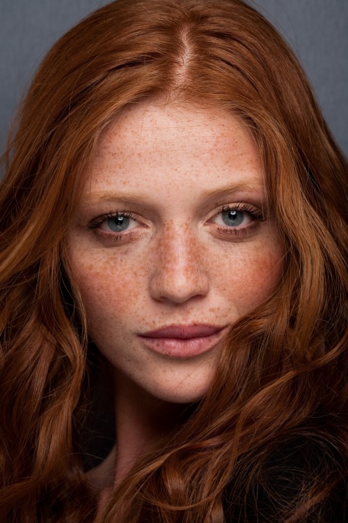 mister-recuerdo: I love Cintia Dicker’s freckles! via CJ105 in /r/ginger ift.tt/1IaeB1v