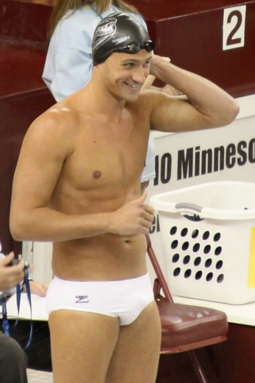 agonyofdefeat:greenspeedos:Ryan makes me tingle..u?Ryan Lochte