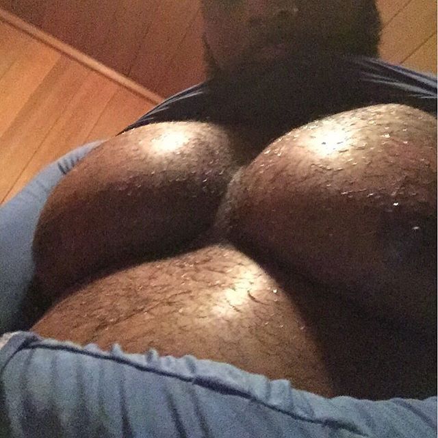 mediumrarebeef:  Yes boobs!