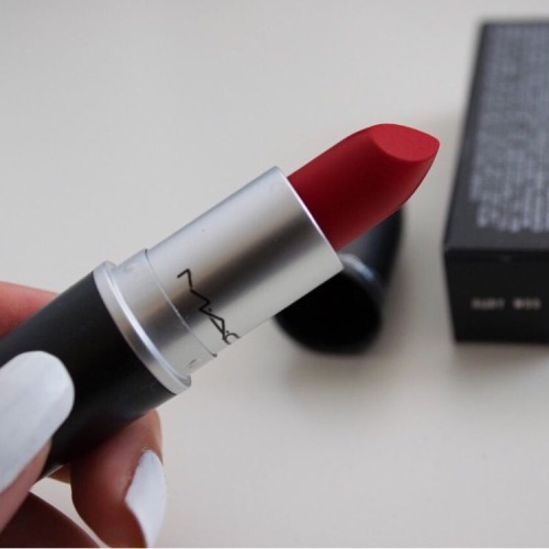 bombshellssonly:  @hudabeauty