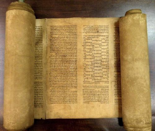 :The world’s oldest complete scroll of the Torah, containing the full text of the first five books o