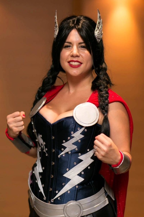 justbetsycostumes:  Tony has his Ironettes, Cap has his USO girls… And Thor has us Lightning Bolts. Featuring:brightcopperpennytabbytylertallythorjustbetsycostumesunstatusingmyquomoonflowerlights Photography by David Skirmont. DragonCon 2013 