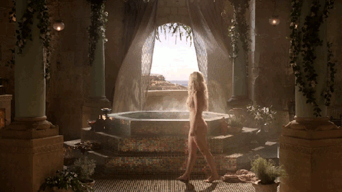 the-real-bebop-blues:  Behold The butt of the dragon   khaleesi is a goddess