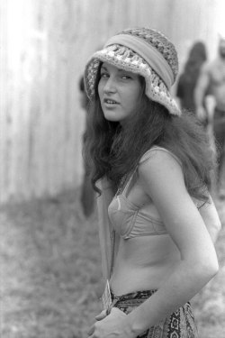 ifelllikeastar:Women of Woodstock 1969