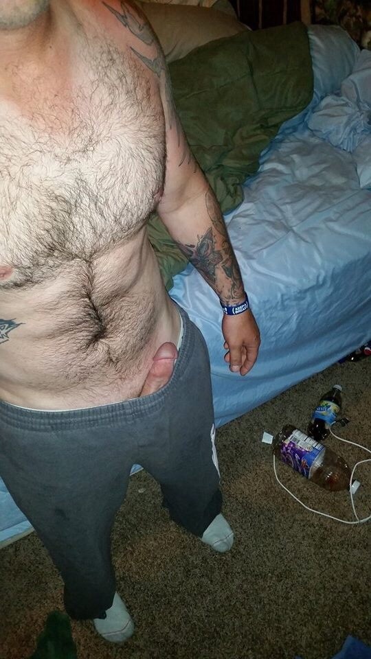 dirtystraightguys:  texasbrisket:  Woof! Cute and Scruffy.  Scruffy Straight Boy