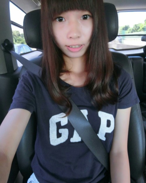 lovefuckyouing: 你們覺得我長得如何呢？ 看起來乖巧，卻又好想解放