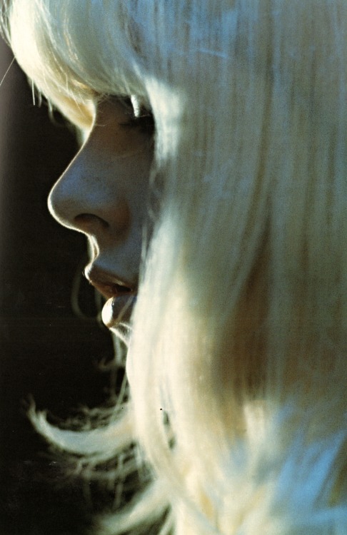 psychedelicway: Sylvie Vartan, Décembre 1966 Photo de Jean-Marie Périer