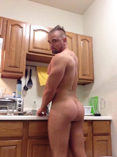 male-celebs-naked:  Aaron Burgart