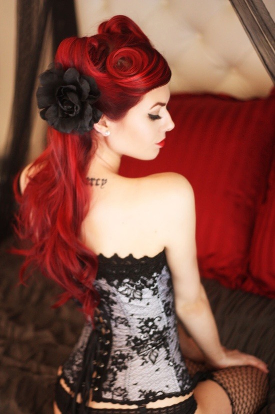 kinkykittysub:  alternative-pinup:  Alternative Pinup Follow us at : http://alternative-pinup.tumblr.com/