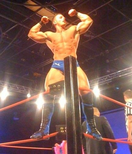 Fucking ring post blocking what could have been an amazing bulge shot!