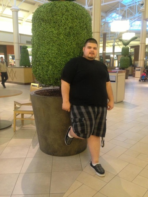 chubpornlover:  beautifulchubs:  Any idea how I can contact this guy?   Si.. alguna información?  hottttt