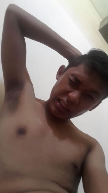 armpitlick9:  Walaupun kote kecik..tp ketiak hitam..tu nice..slrppppp