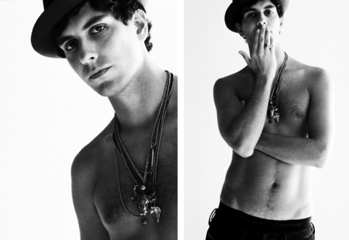 thnksfrthevenom:here, have a young gabe saporta staring sensually into your eyes with his shirt off